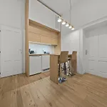 Old Town - Sonja Near Presidential Palace براتسيلافا